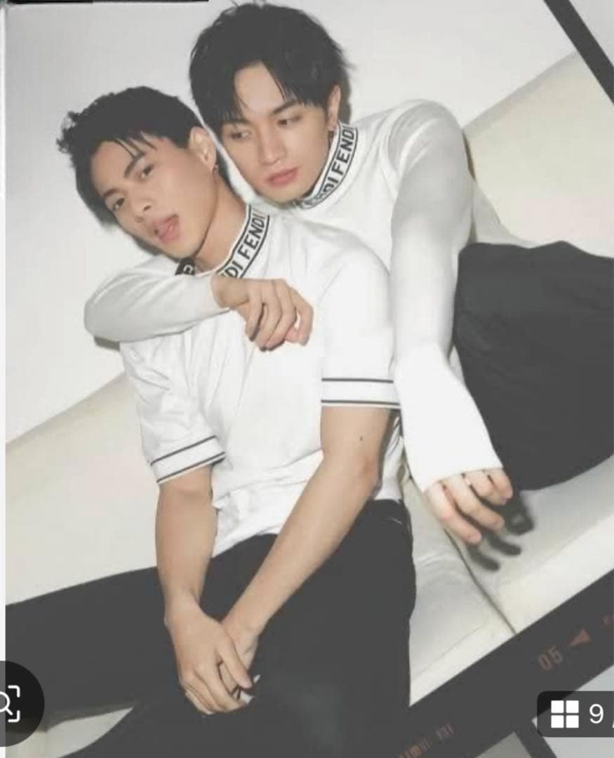 【極美品】FENDIフェンディモックネック ロゴTシャツ　L ブラック目黒蓮着用