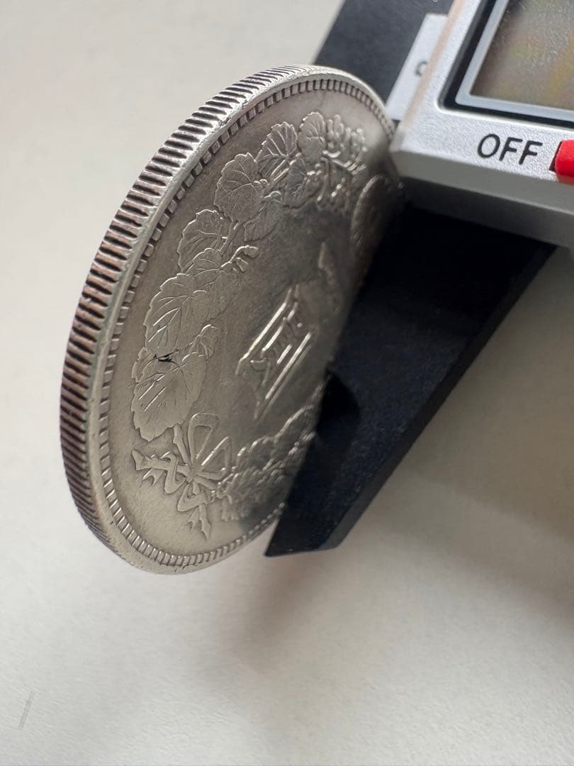 【本物保証】　一圓銀貨　明治23年銘