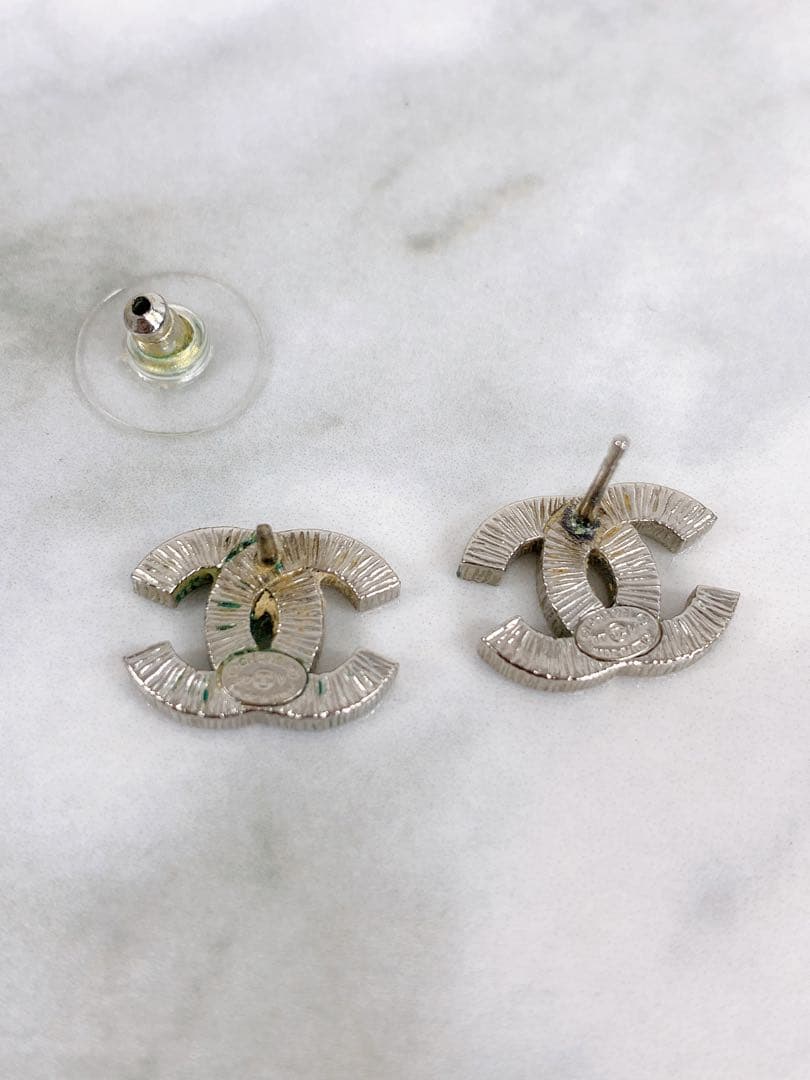 ＋【訳あり】シャネル ピアス 両耳　ストーン付き　CCロゴ　シルバー