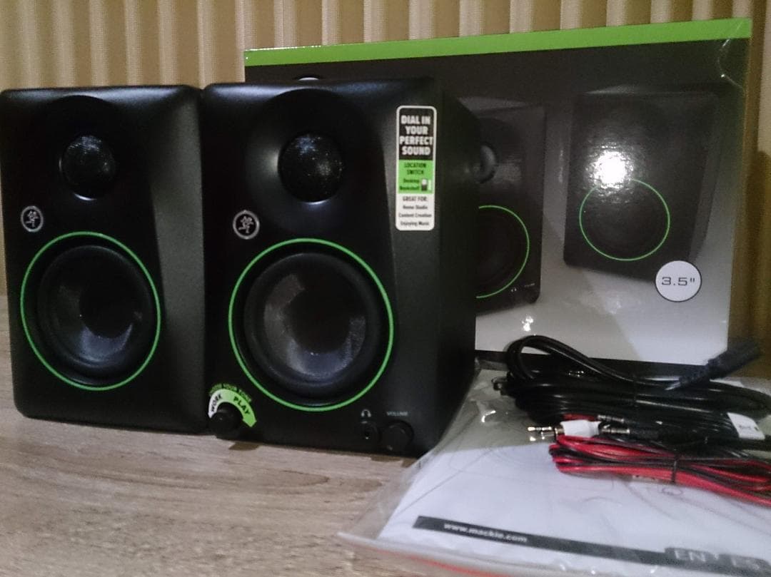 Mackie CR3.5スタジオモニター