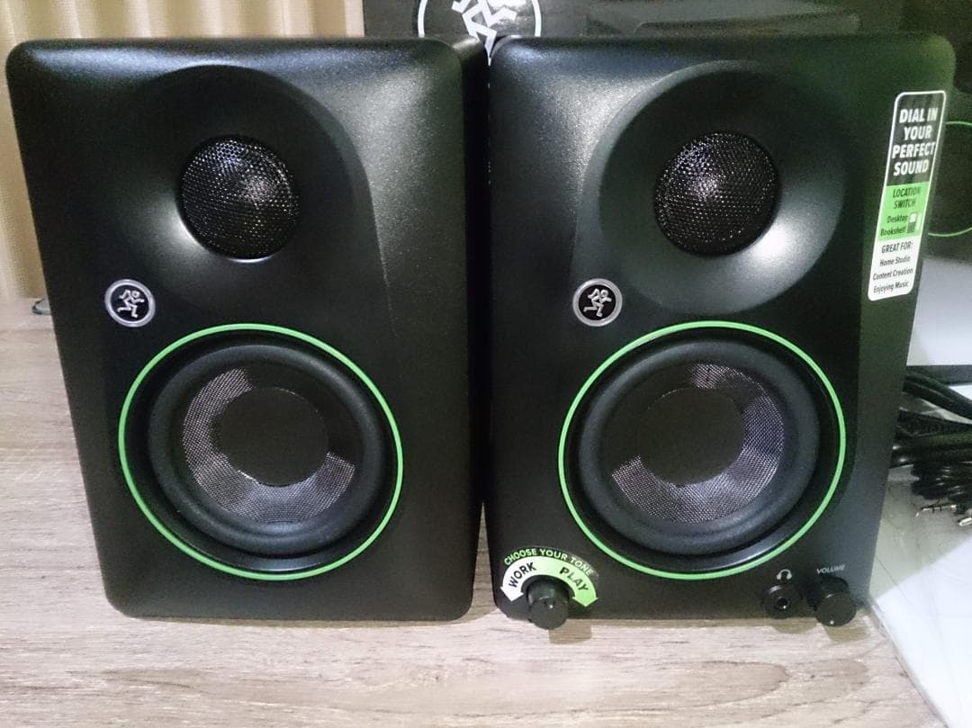 Mackie CR3.5スタジオモニター