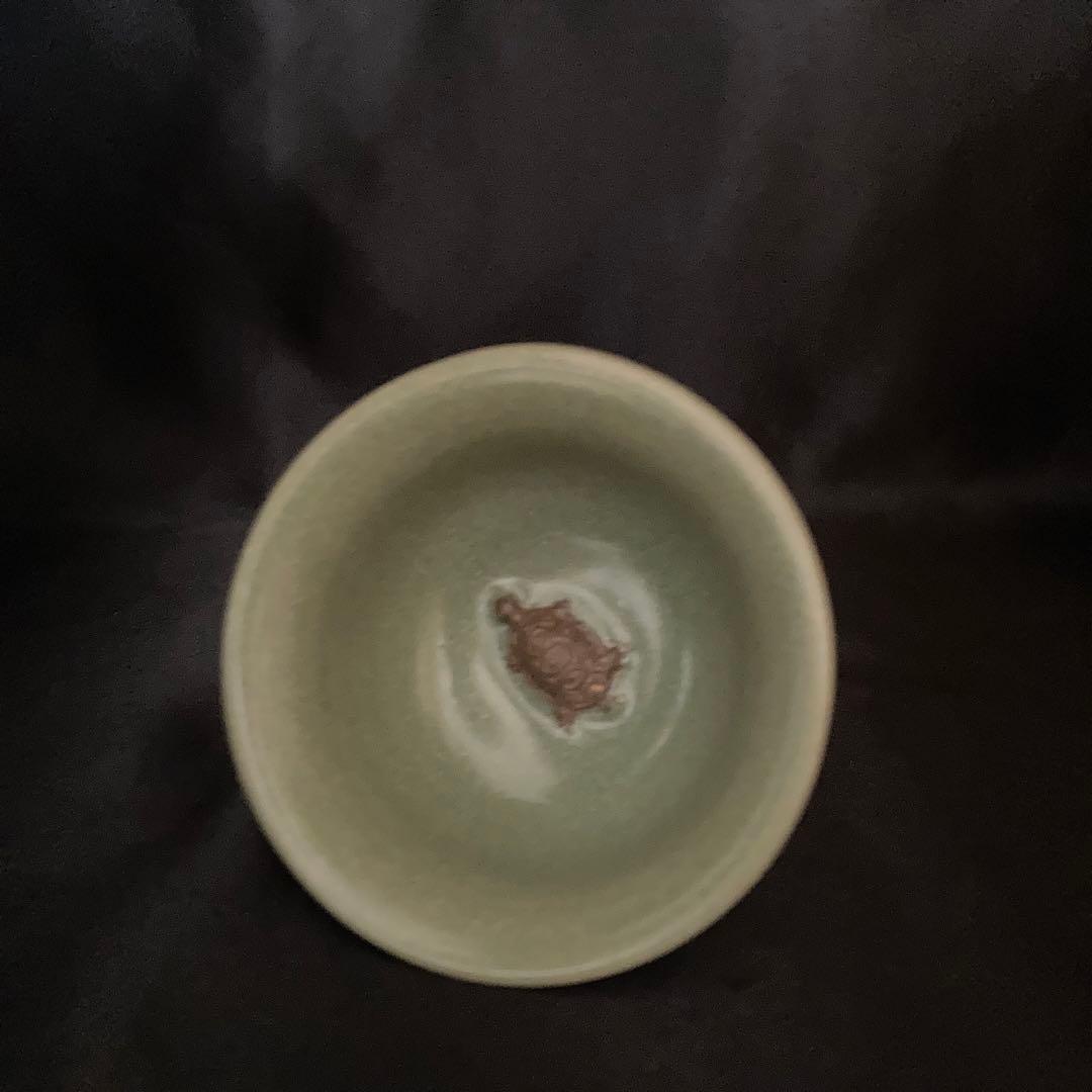 【昇龍洞】龍泉窯貼亀形紋馬上盃（明時代）