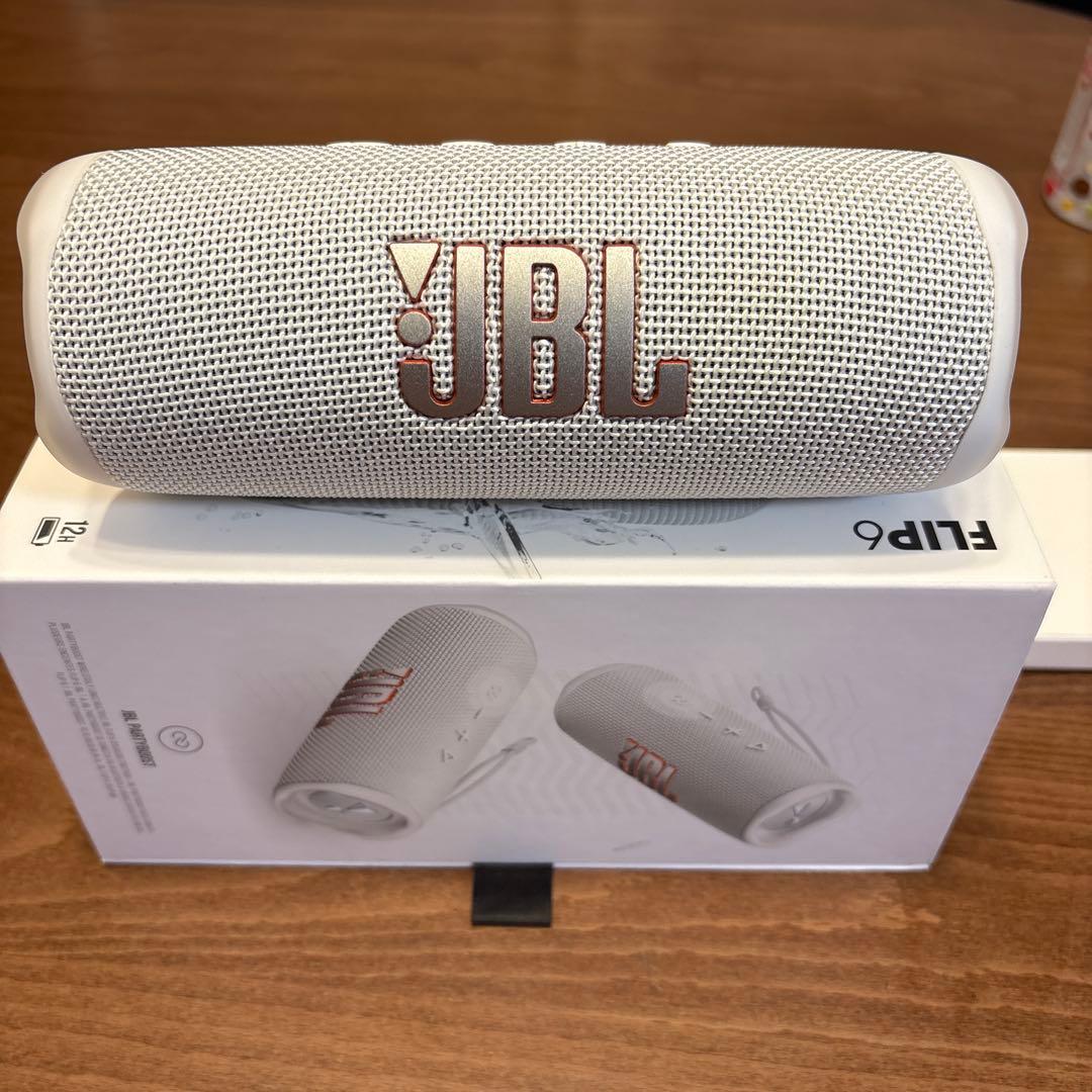 早いもの勝ちです　JBL FLIP 6 ワイヤレススピーカー ホワイト