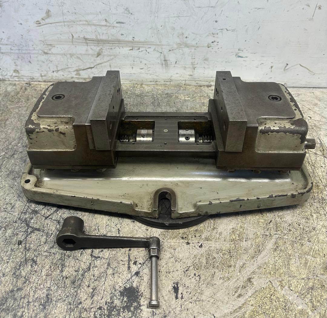 両締めマシンバイス　150 津田駒