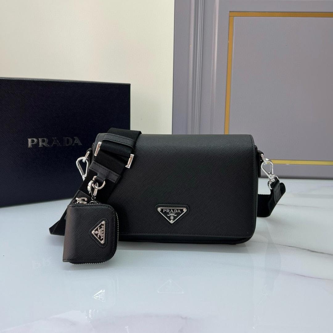 極美品ブラックショルダーバッグレザー