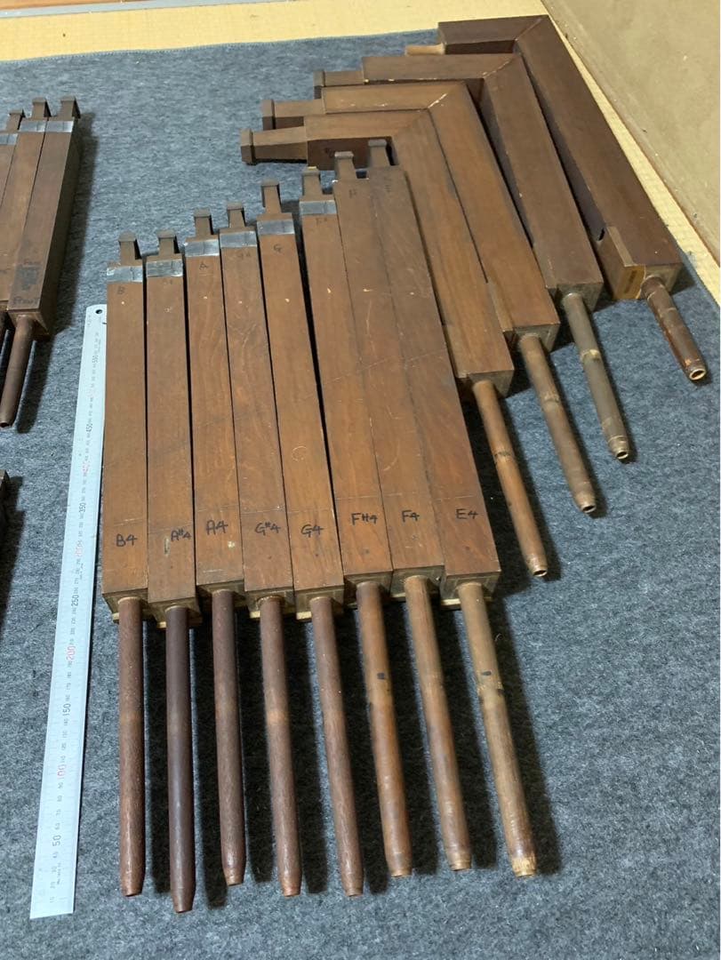 パイプオルガン　パイプ49本　 木製管37本　金属管12本