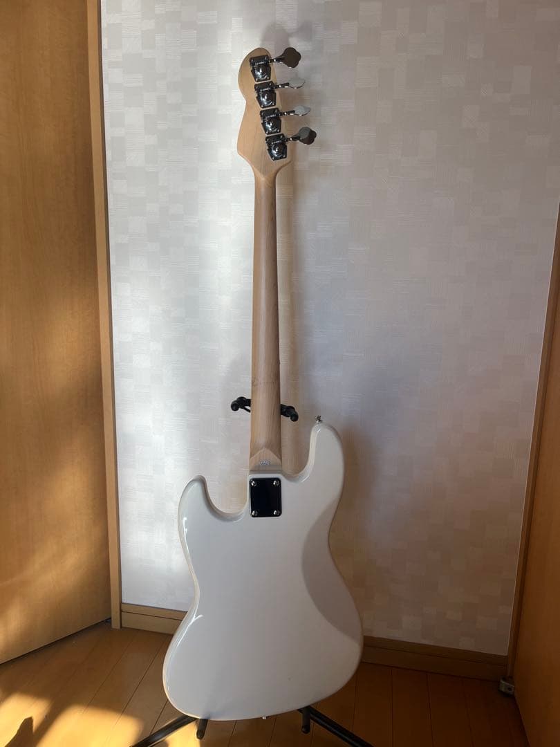 SELDER ベースギター ホワイト