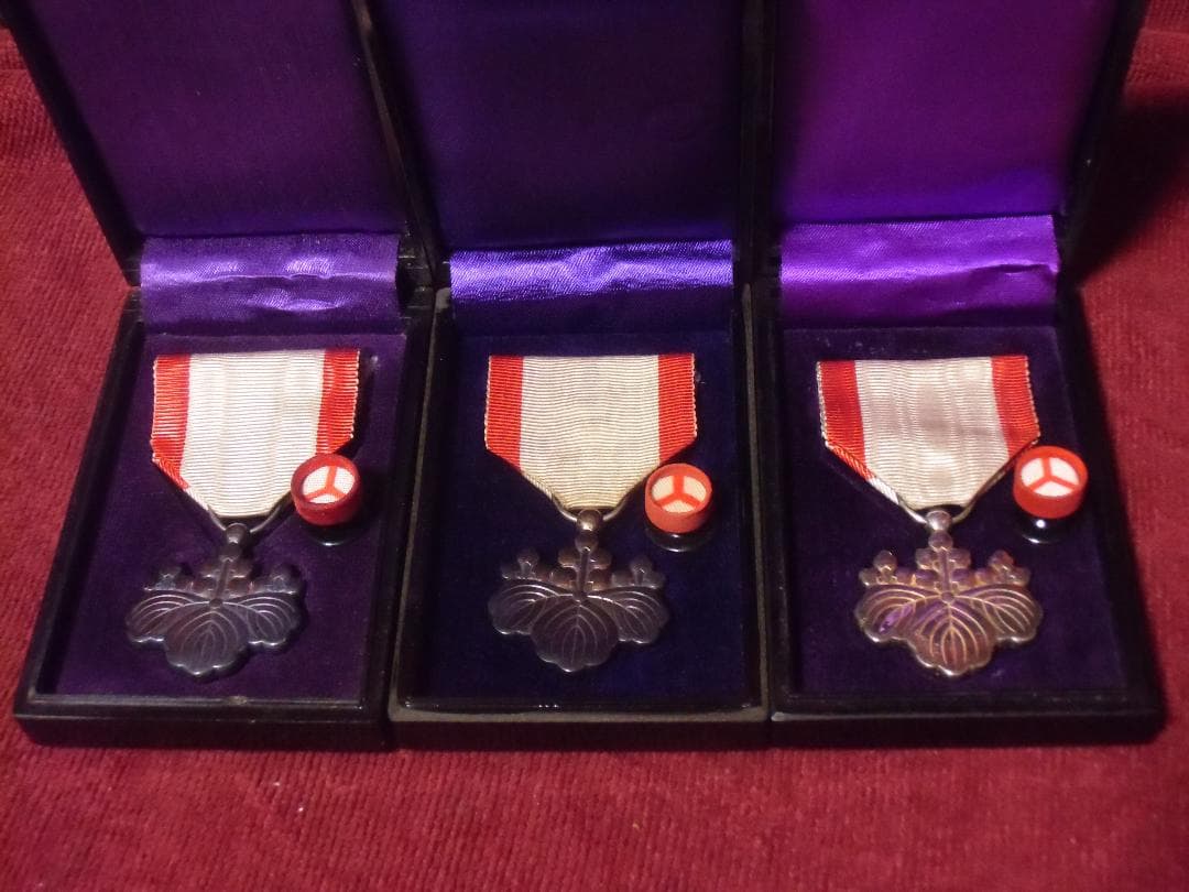 ●日本の勲章/徽章＊勲八等白色桐葉章３個セット（実物）