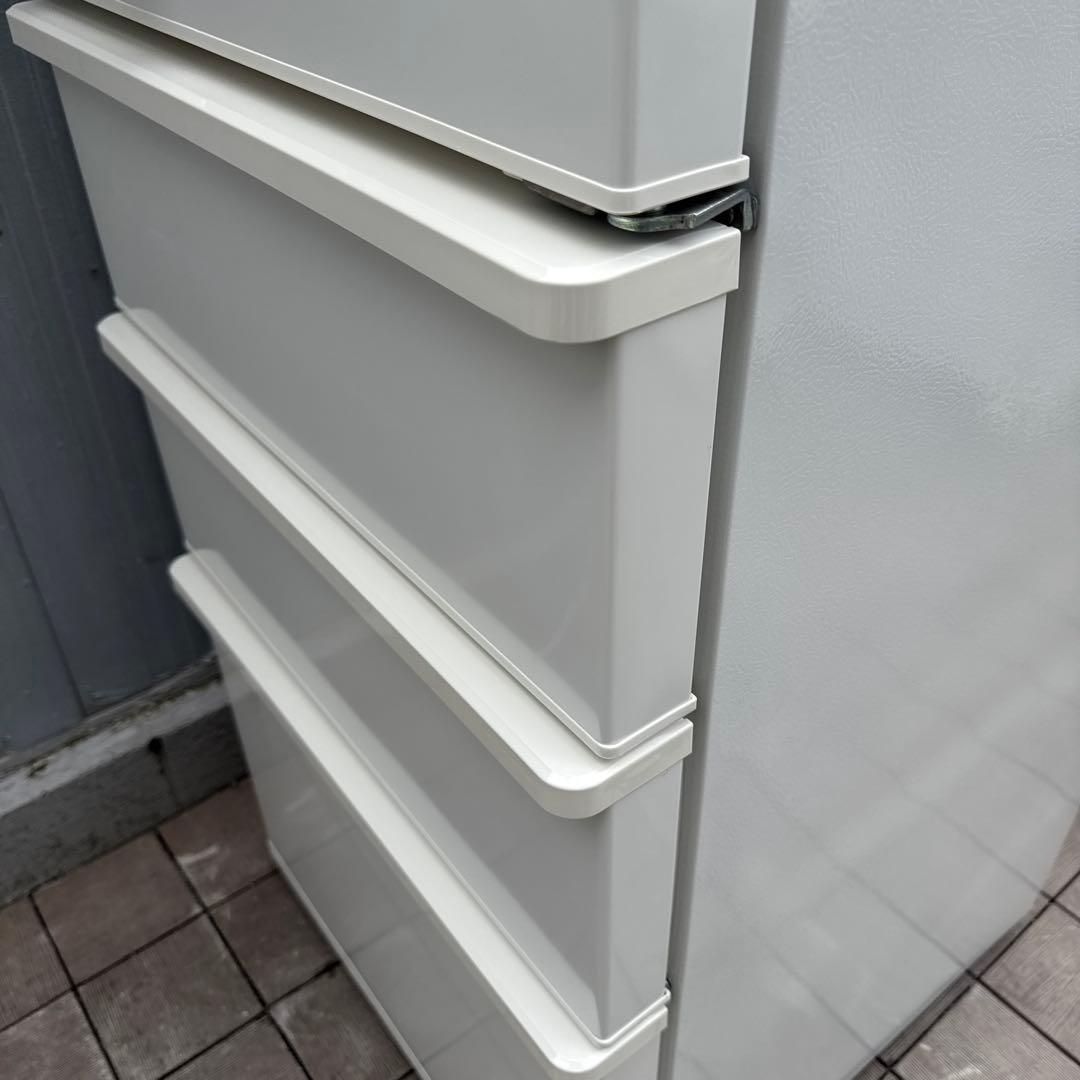 美品 AQUA 4ドア冷蔵庫 355L スリムサイズ スタイリッシュデザイン