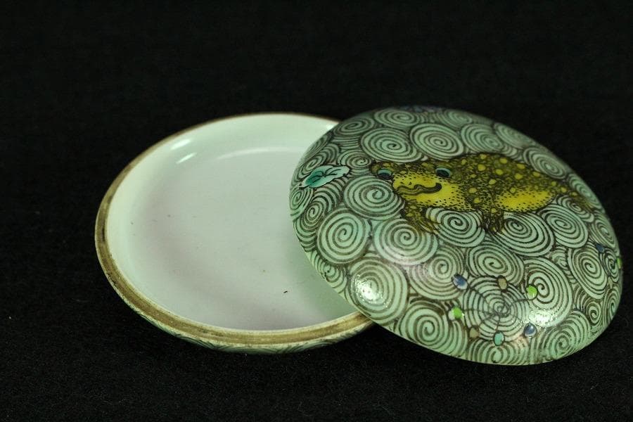 中国美術 色絵 渦蛙紋 香合 古美術 唐物(K-YC536)
