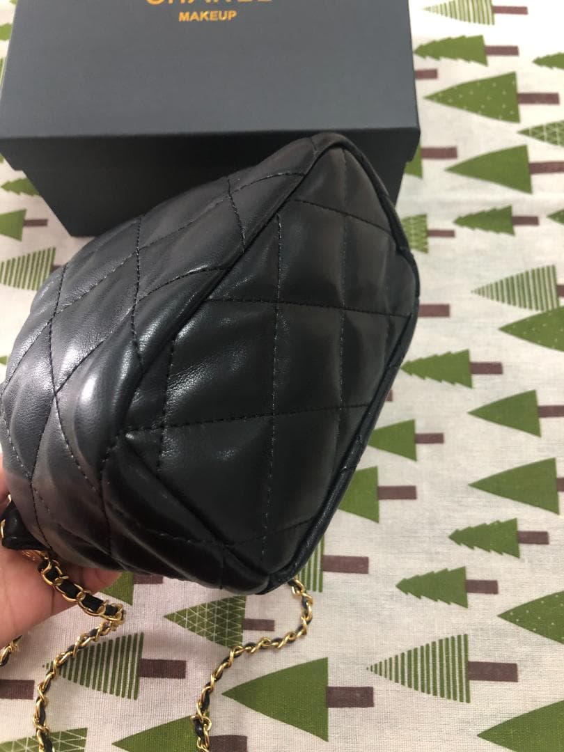 箱付きますショルダーバッグ　ブラック