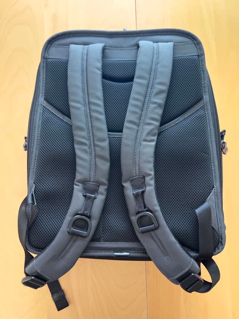 【美品】トゥミ Tumi ALPHA2 スリム ブリーフパック リュック グレー