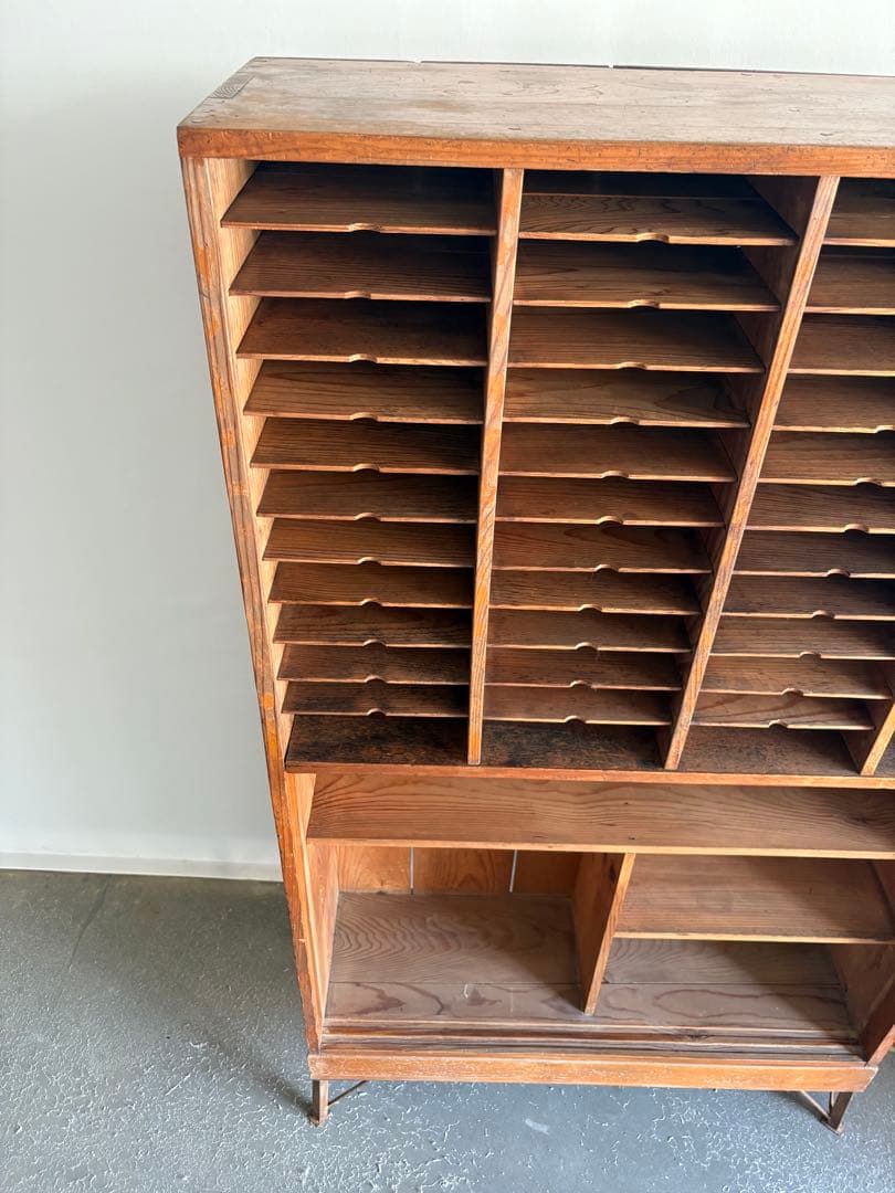 〈 アンティークラック 〉　郵便局棚　郵便局　仕分け棚 　飾り棚　送料込