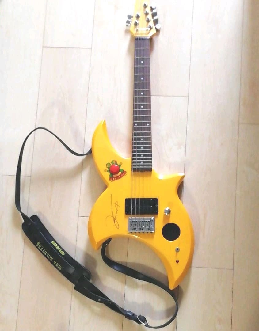 ミニギター　伊藤賢一　フェルナンデス