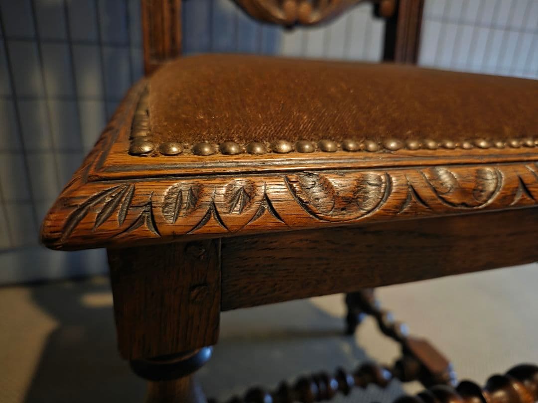 希少　アンティーク　ツイストレッグチェア　アンティーク 木製 　彫刻入り椅子