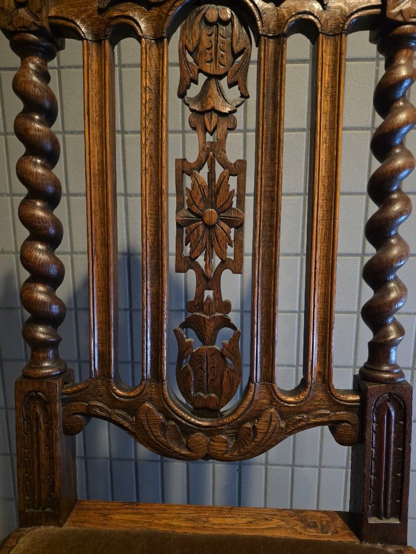 希少　アンティーク　ツイストレッグチェア　アンティーク 木製 　彫刻入り椅子