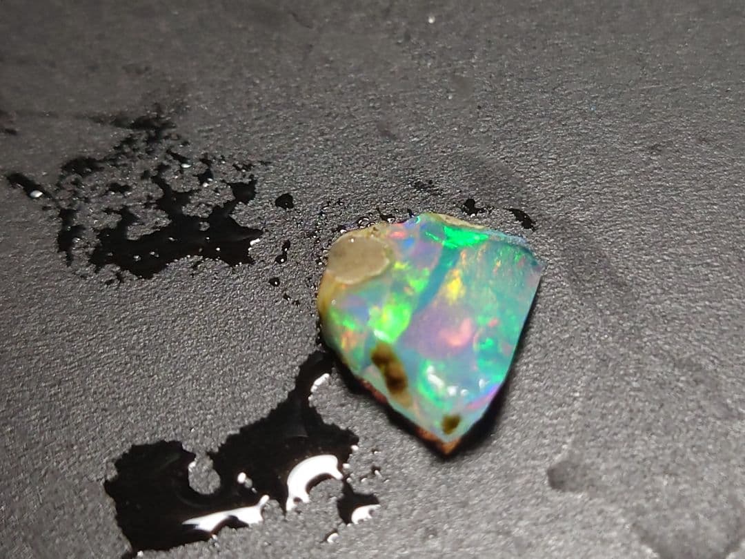 エチオピアウェロ産　チョークオパール　原石　鉱物標本　虹
