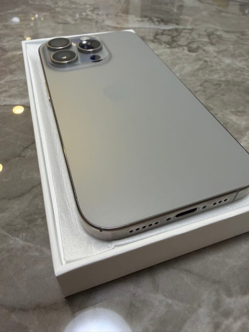 【美品】iPhone15Pro 256GB SIMフリー ナチュラルチタニウム