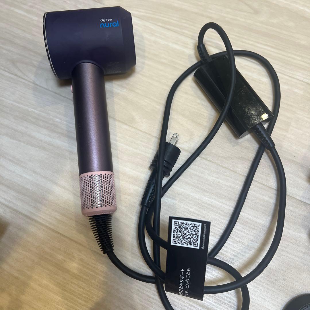 Dyson nural ヘアドライヤー 本体 + アタッチメント