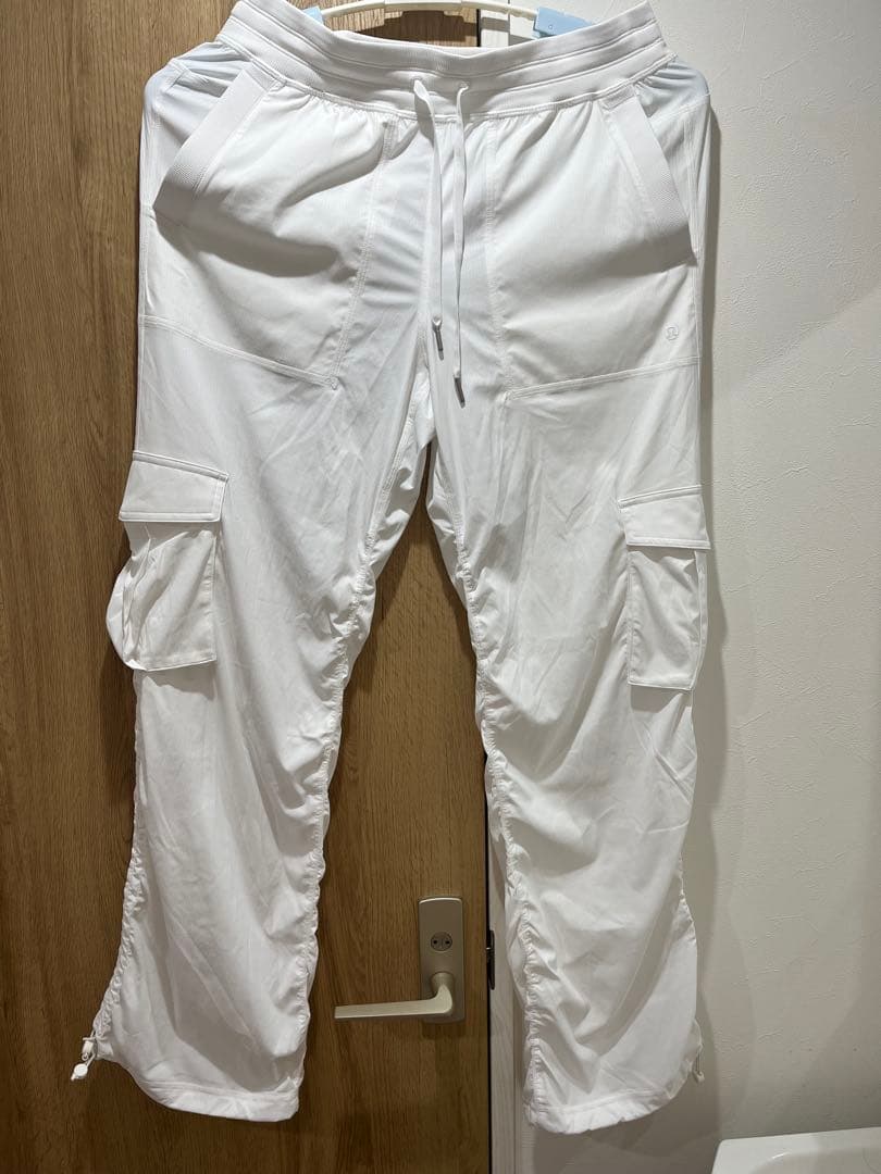 新品　ルルレモン　リラックスフィット ミッドライズカーゴパンツ ホワイト