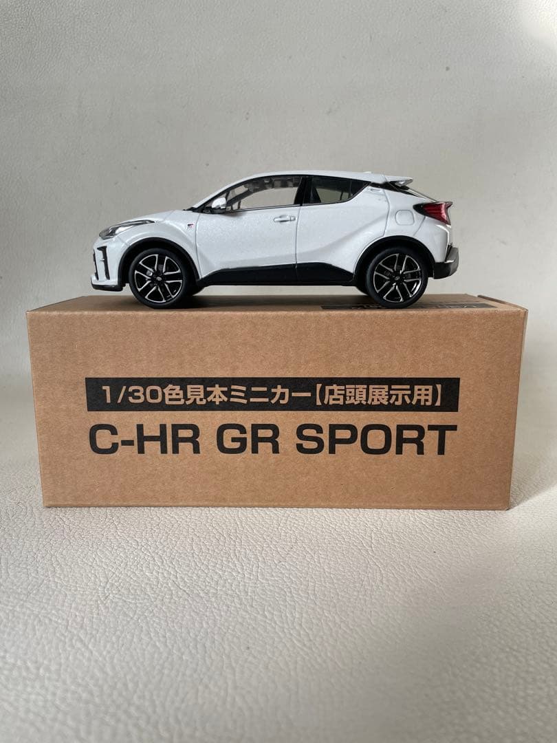 トヨタ C-HR GRスポーツ ① 070 ホワイトパールクリスタルシャイン