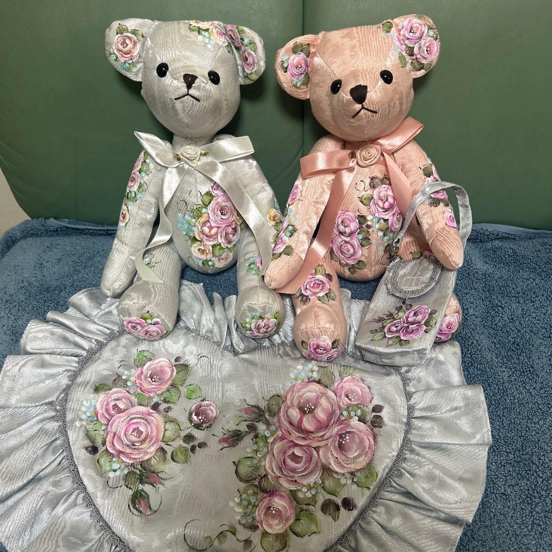 クマちゃん他。ばら園です。