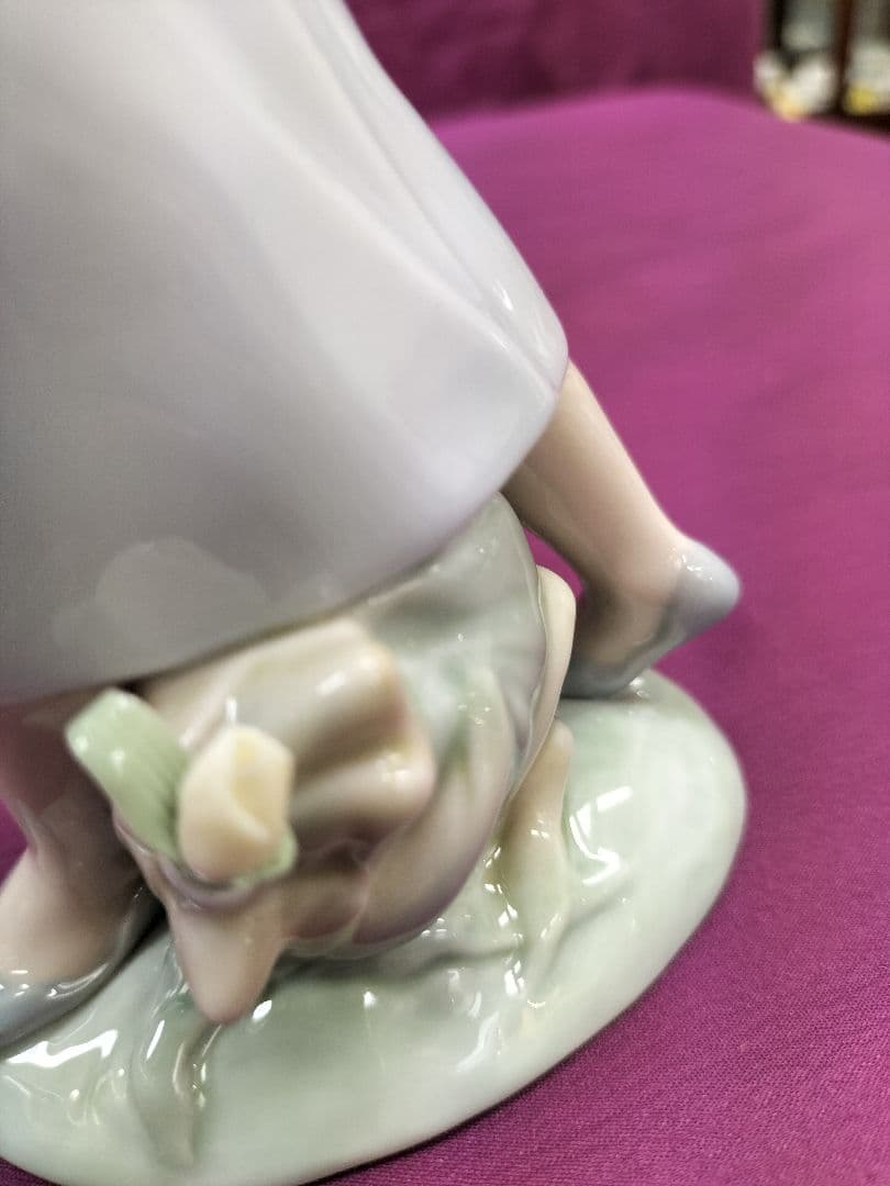 リヤドロ　陶器人形　スペイン　「チューリップの庭」完品