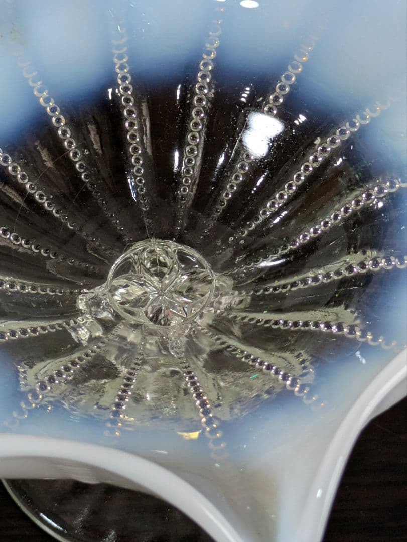 Northwood ホワイトオパルセント　花びら型 ガラスコンポート