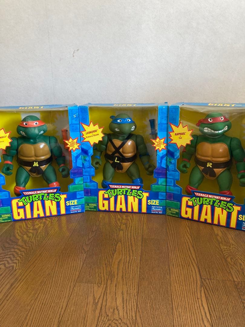 ミュータントタートルズ ジャイアントフィギュア ３体セット。