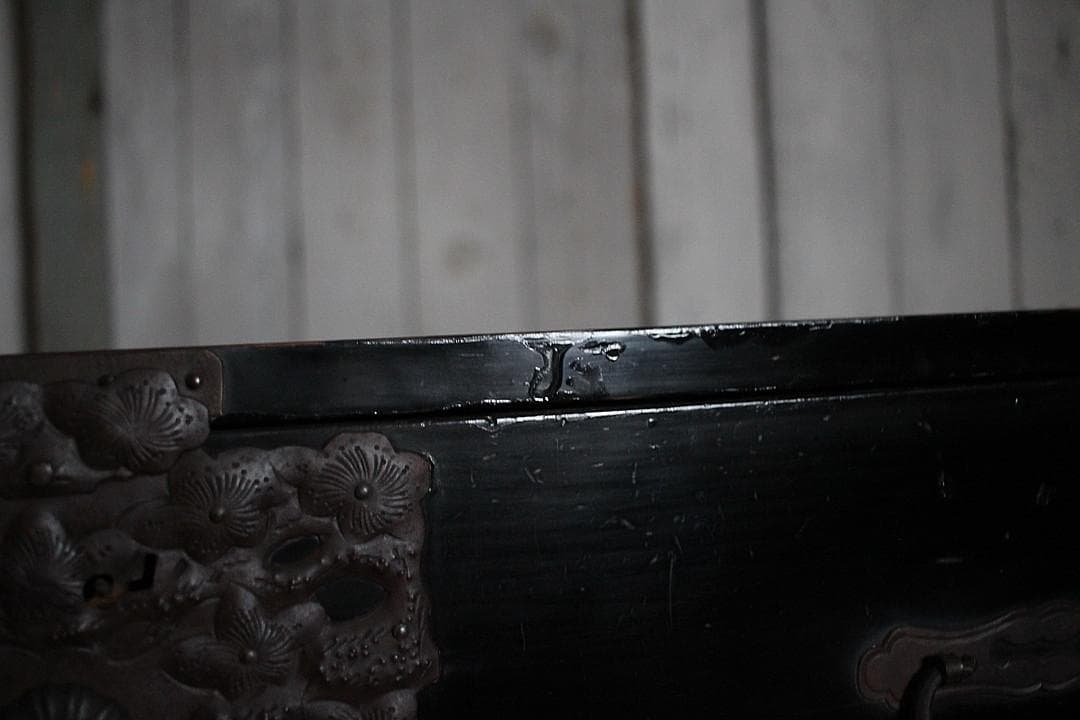 綺麗な打ち出し金具時代庄内箪笥　扉付き　時代箪笥　時代家具　古家具　古タンス