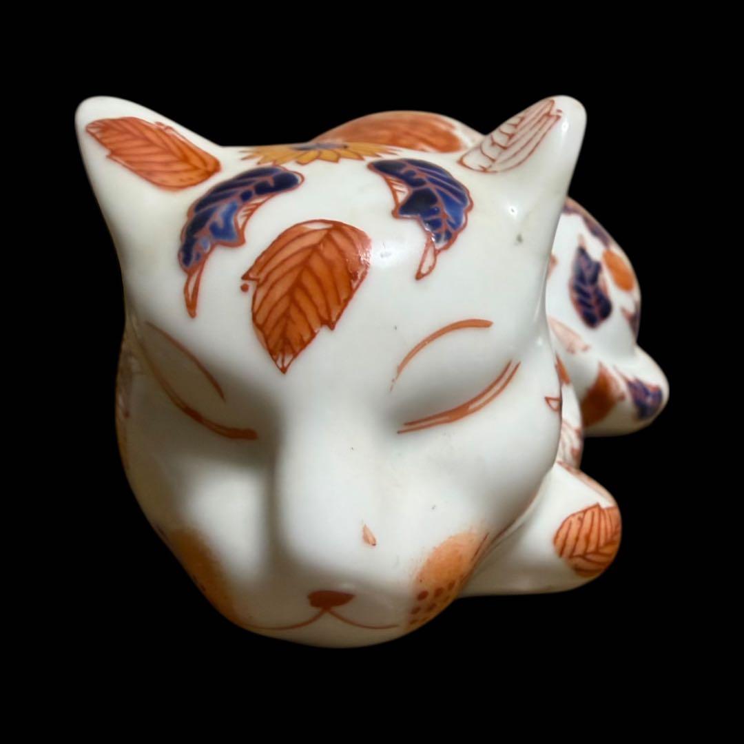《希少》伊万里焼 陶器製 染錦花紋色絵牡丹装飾 眠り猫