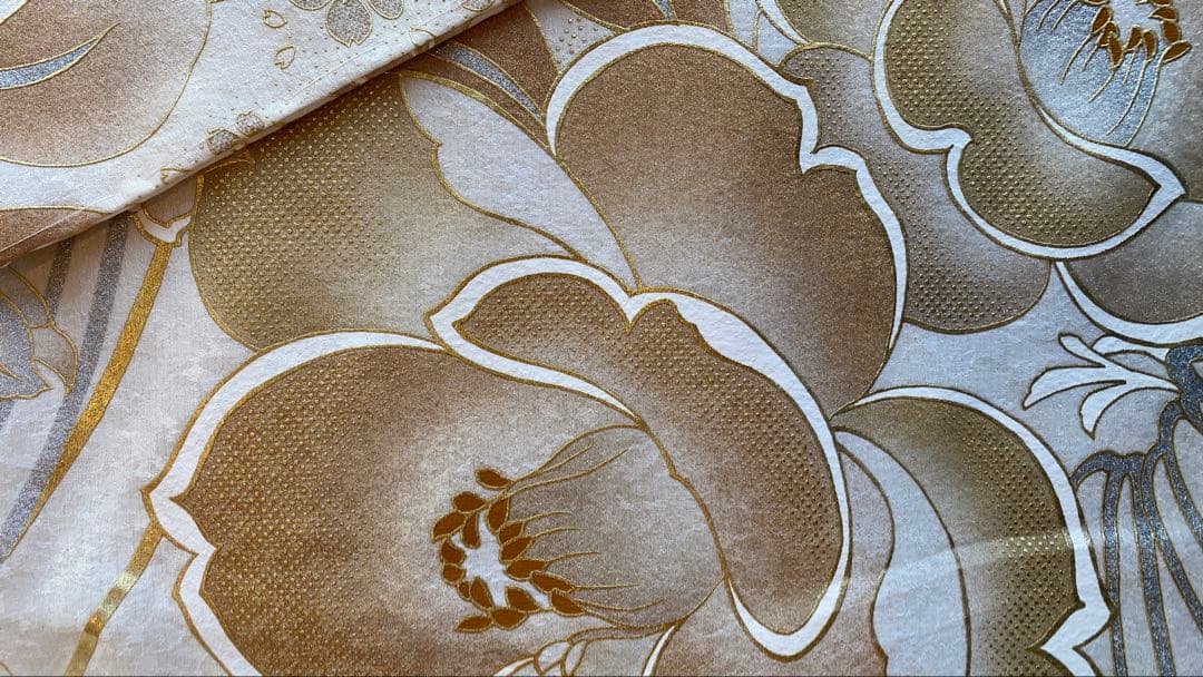 [喜織屋] ＊新品＊高級振袖＊白金　椿柄模様　金彩　成人式手縫いN251122