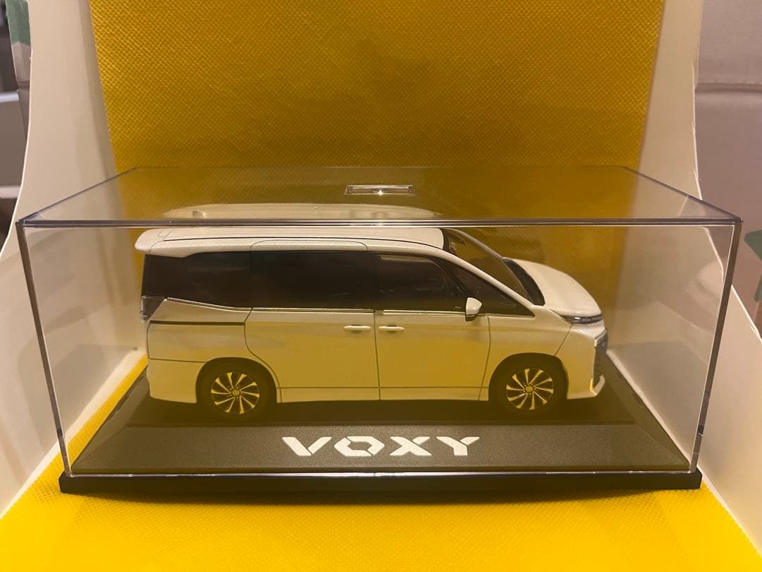 トヨタ　ヴォクシー　VOXY カラーサンプル