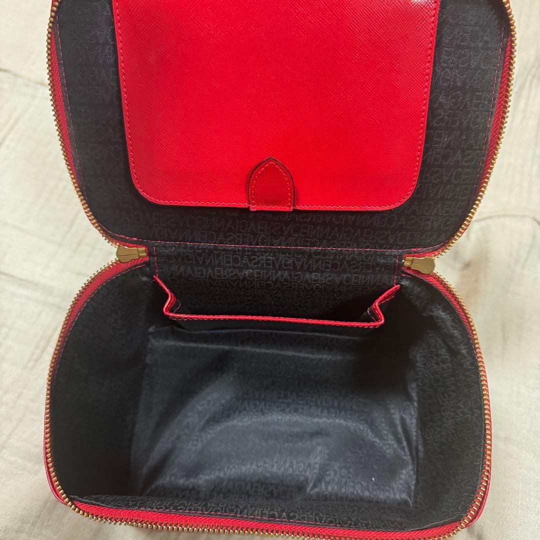 美品 VERSACE レザー バニティバッグ 赤　ファスナー チャーム 太陽