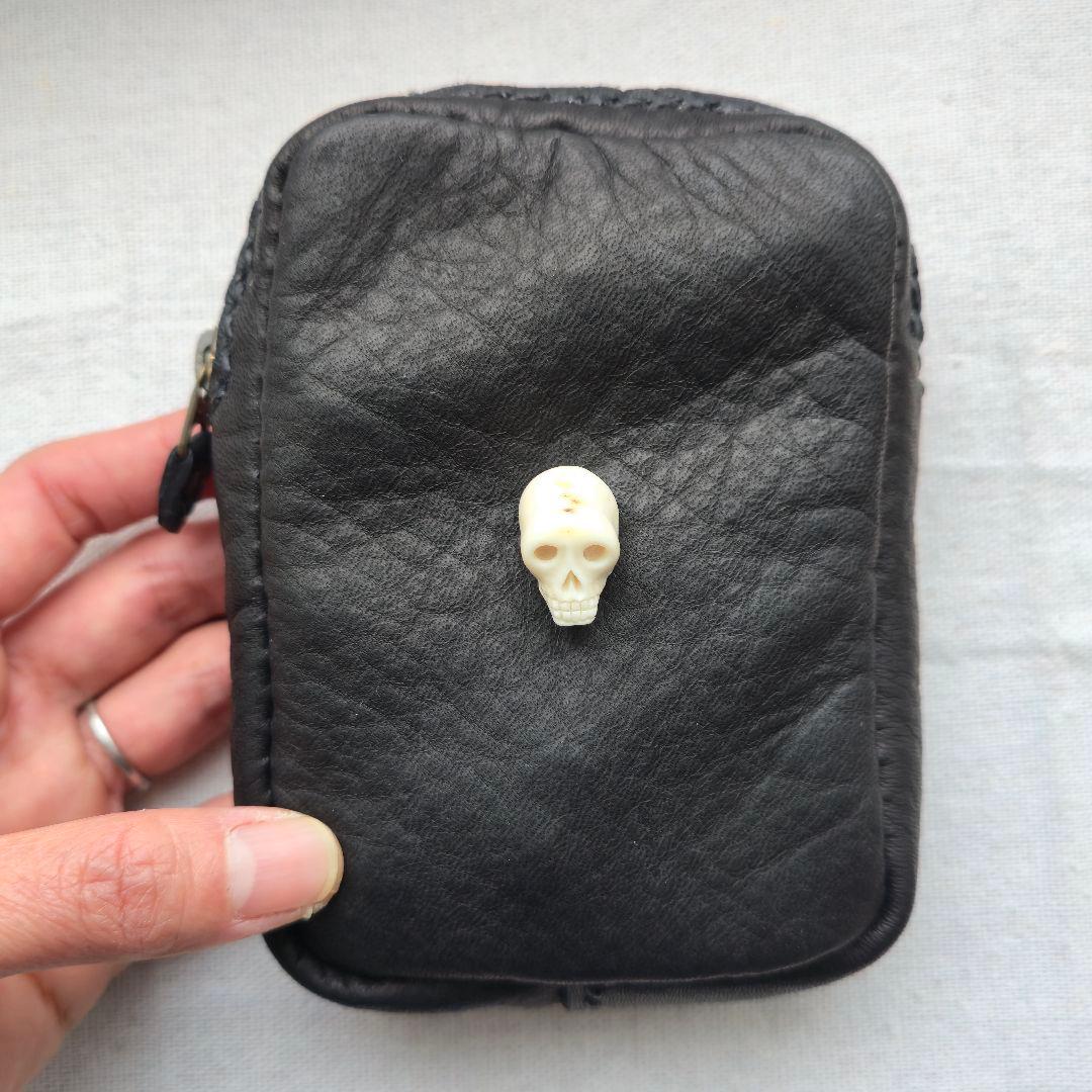 鹿革のシガレットケース 鹿角スカルボタン