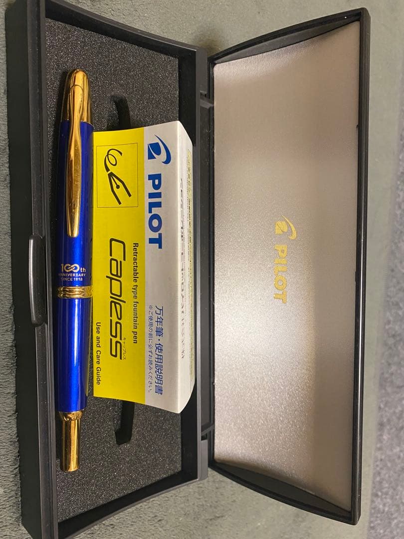 パイロット　株主優待　万年筆　１８Ｋ　試し書き使用　１００周年記念　キャップレス