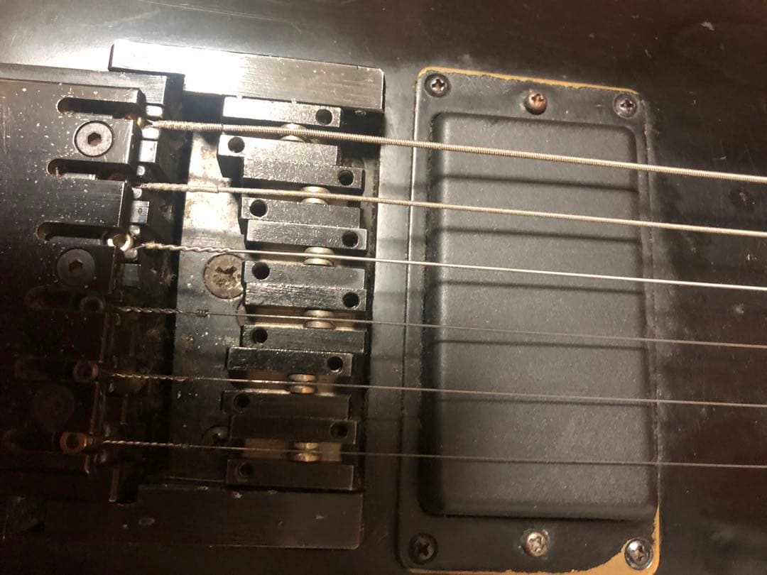 ヘッドレスギター　スタインバーガータイプ　プレイアビリティ良好￼ 調弦￼￼フリー