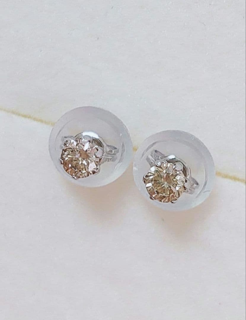 新入荷 未使用品 pt900 天然ブラウンダイヤモンド ピアス
