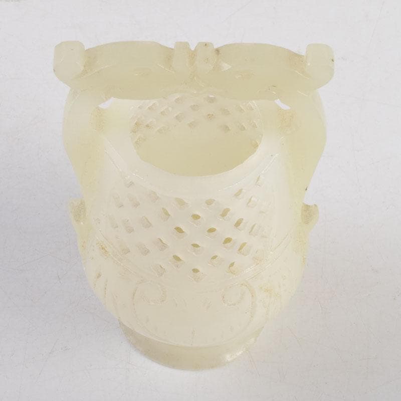 中国　玉石白玉彫刻　神獣刻　飾壷　置物　V　8868