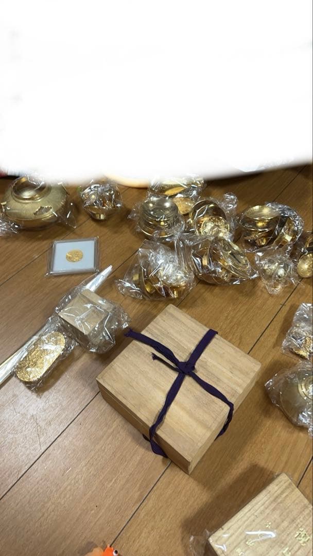 まとめ売り24KGP金杯。記念メダル金箸、茶釜，香炉全部で約60個以上あります