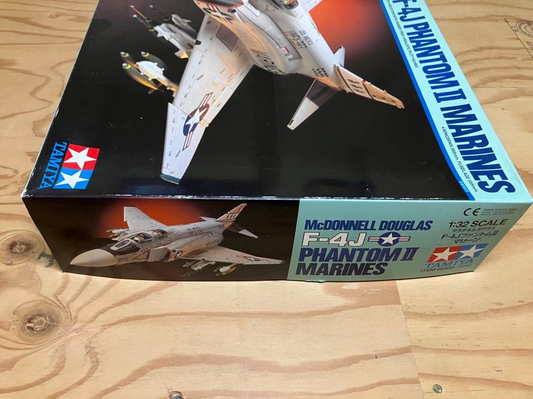 未使用　未組立　1/32 マクダネルダグラス　F-4Jファントムマリーン