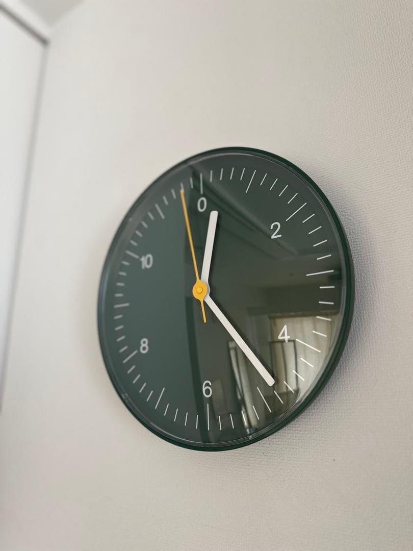 ダークグリーン 掛時計 シンプルデザイン