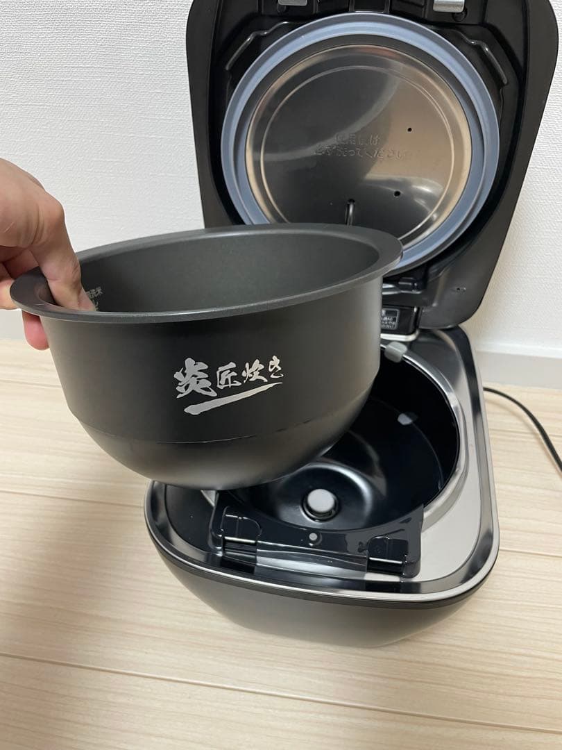 TOSHIBAの最高級　炊飯器 RC-10ZWT