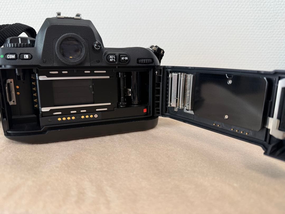 Nikon F100 一眼レフカメラ 24-50mmレンズ付き