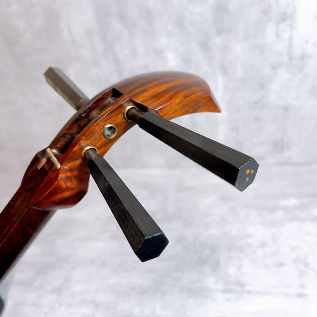 高級三味線　K9刻印入り　細棹　紅木　トチ　金細　二本溝　子持ち綾杉胴　東さわり