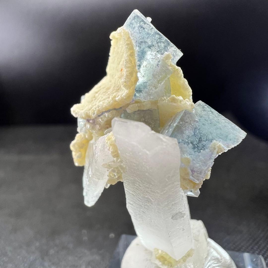 ヤオガンシャン産　クォーツ共生ライトブルーフローライト