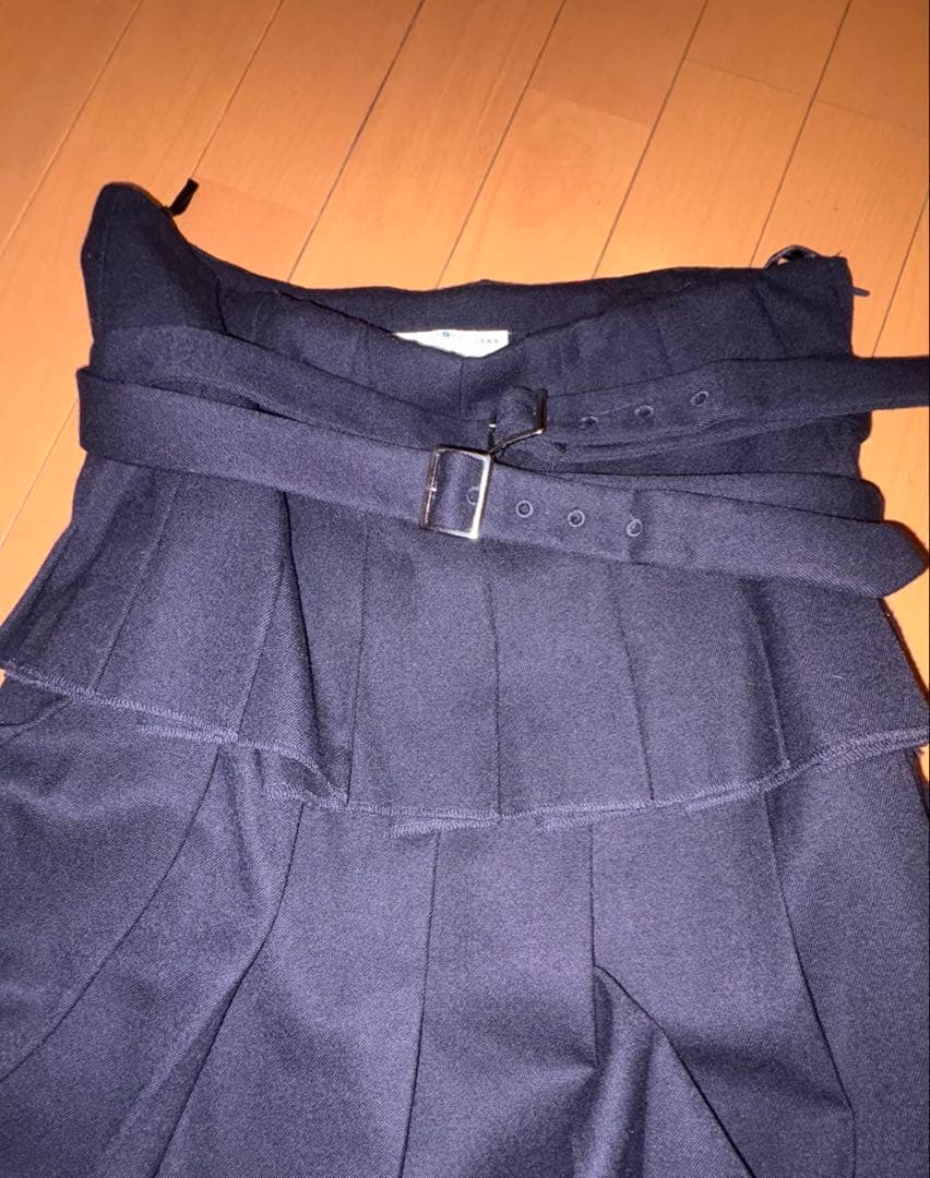 【COMME des GARÇONS】　2重ベルト2段プリーツスカート