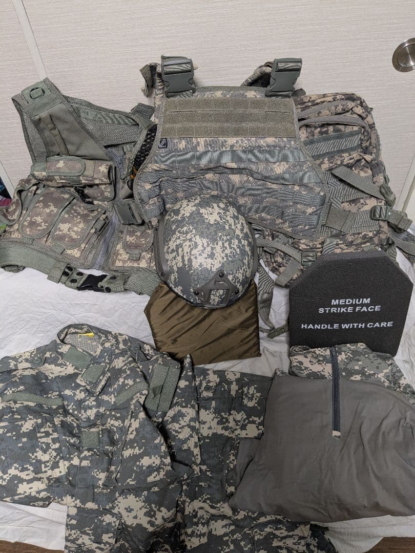 米軍装備　ACU迷彩　一式まとめてセット　プレートキャリア　BDU 実物あり