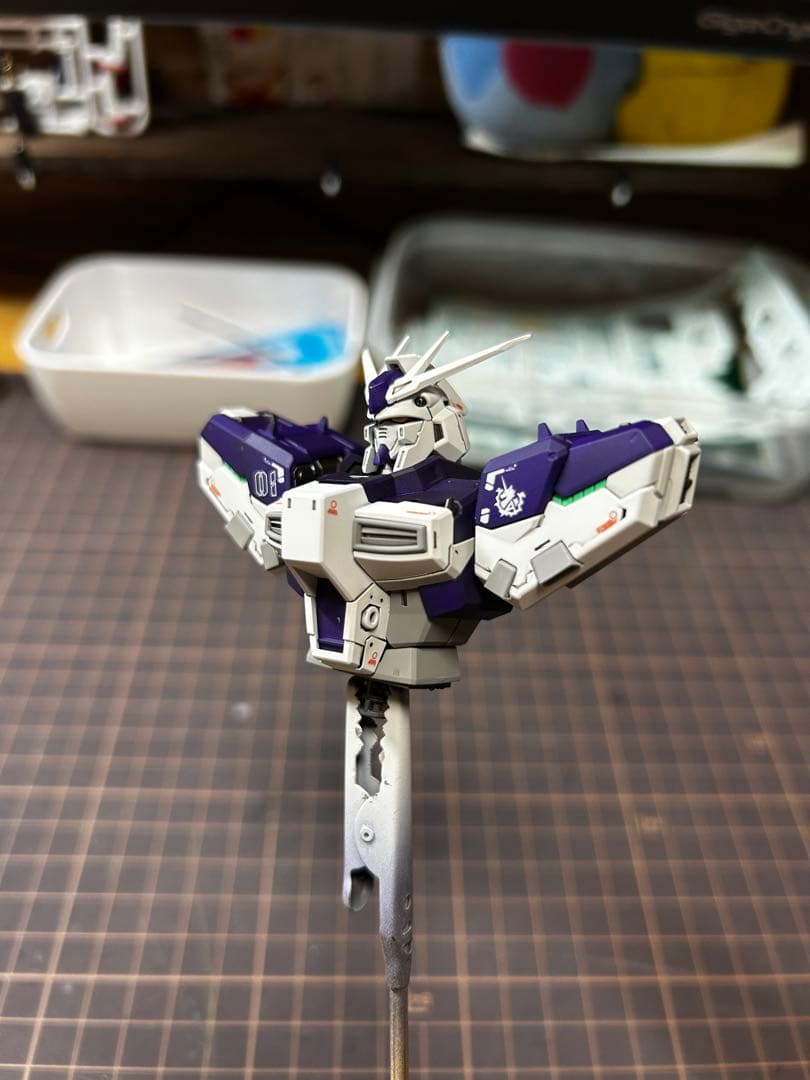 RG hi-νガンダム 全塗装完成品