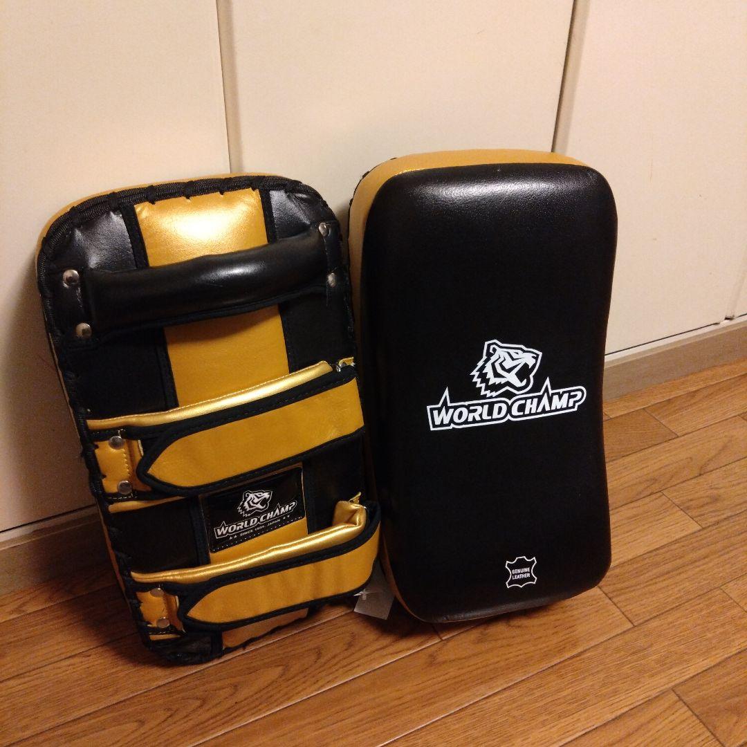 WORLD CHAMP キックミット 黒・金
